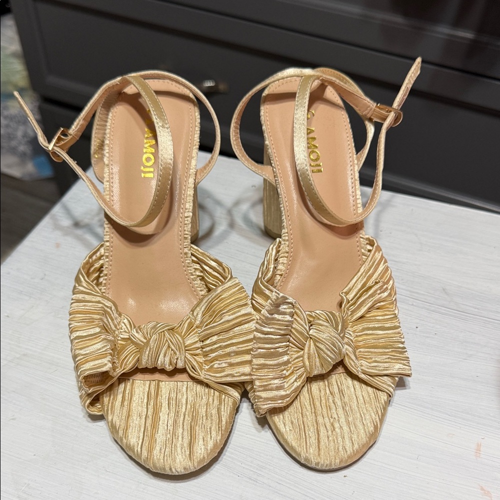 Amoji bow gold satin material high block heel sandals shoes size 39.5 or 8.5 / 9
